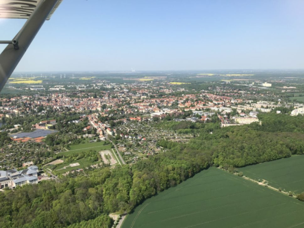 über den Wolken mit einem Gutschein für Rundflüge vom Sky Motion Team über verschiedene Regionen in Sachsen, Sachsen-Anhalt und Thüringen